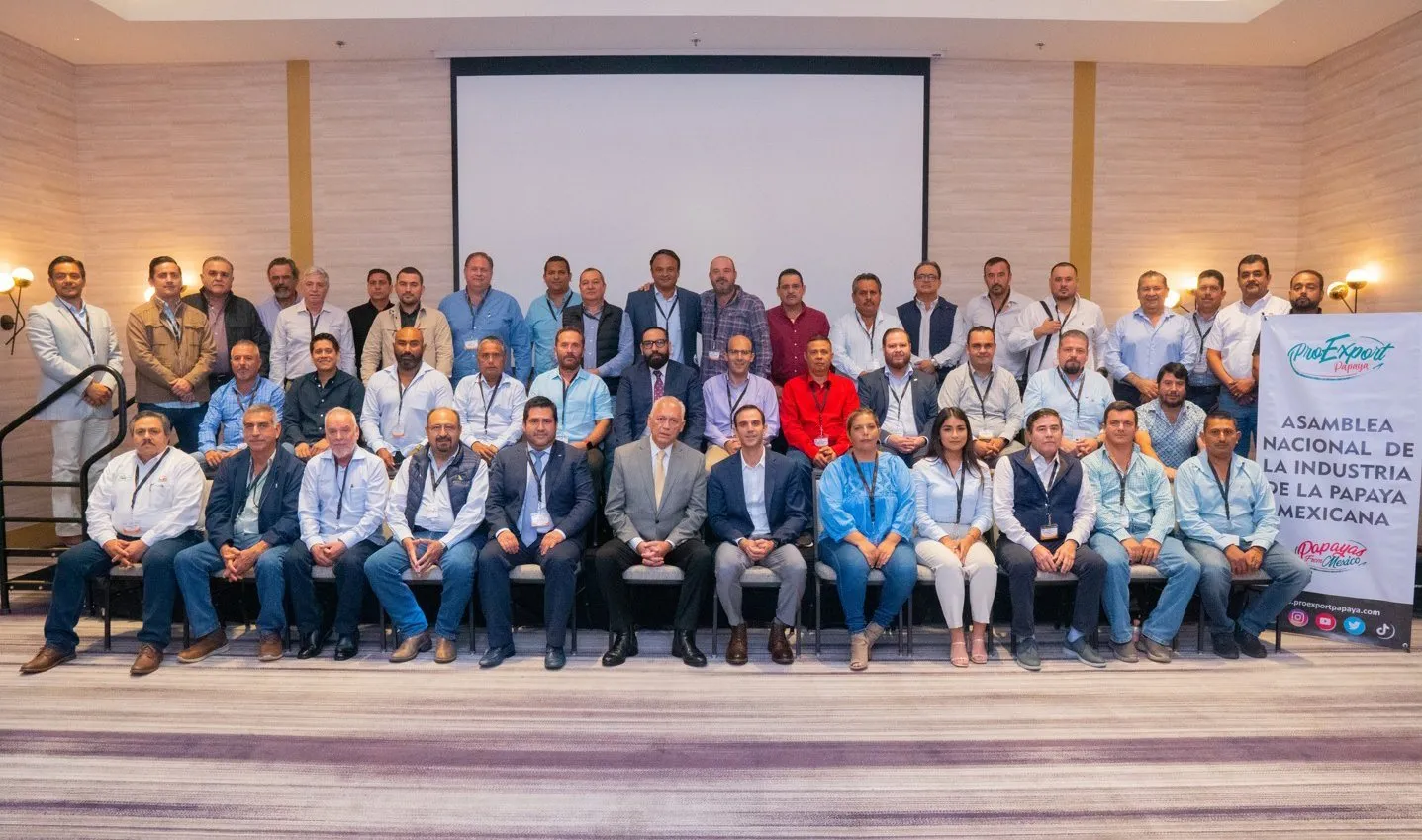 Foto grupal de la Asamblea Nacional de la Industria de la Papaya Mexicana